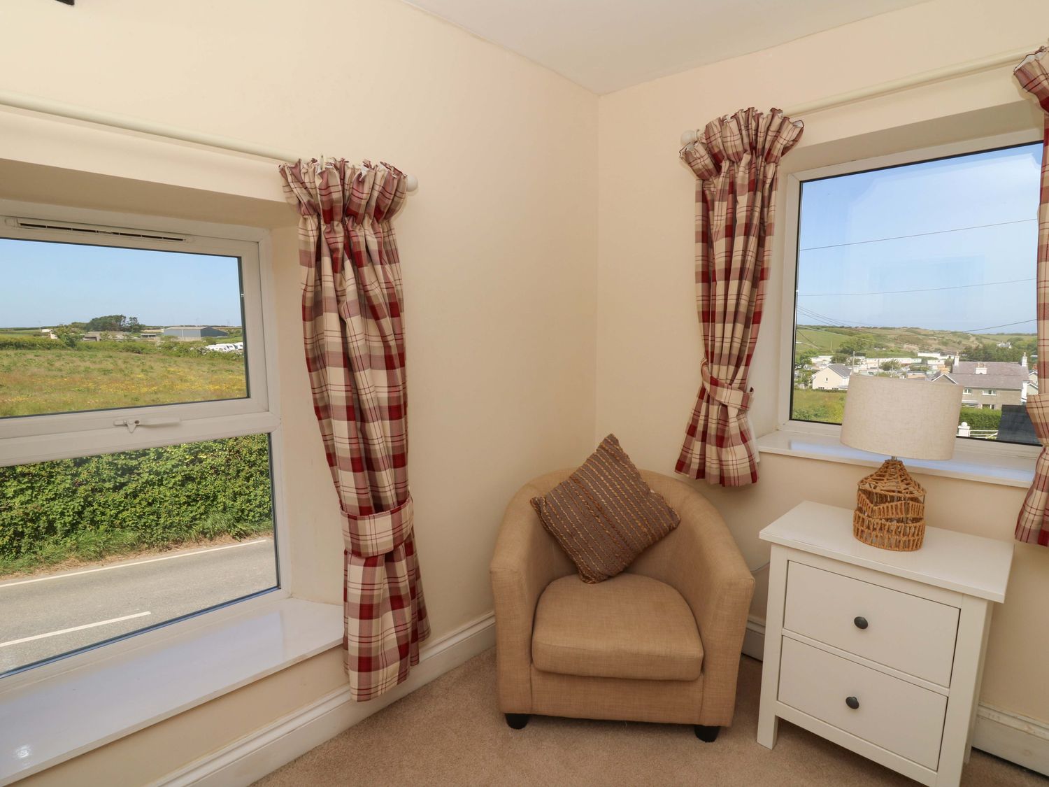 Towyn Hall, New Quay, Sir Ceredigion. Detached. Woodburning stove. Enclosed patio with garden. WiFi.