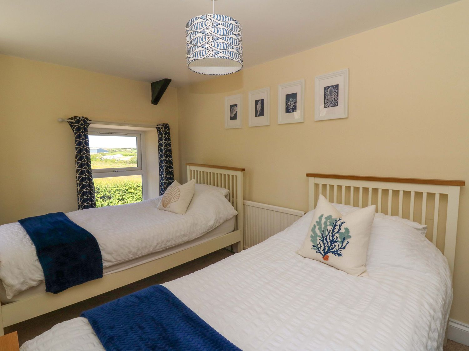 Towyn Hall, New Quay, Sir Ceredigion. Detached. Woodburning stove. Enclosed patio with garden. WiFi.