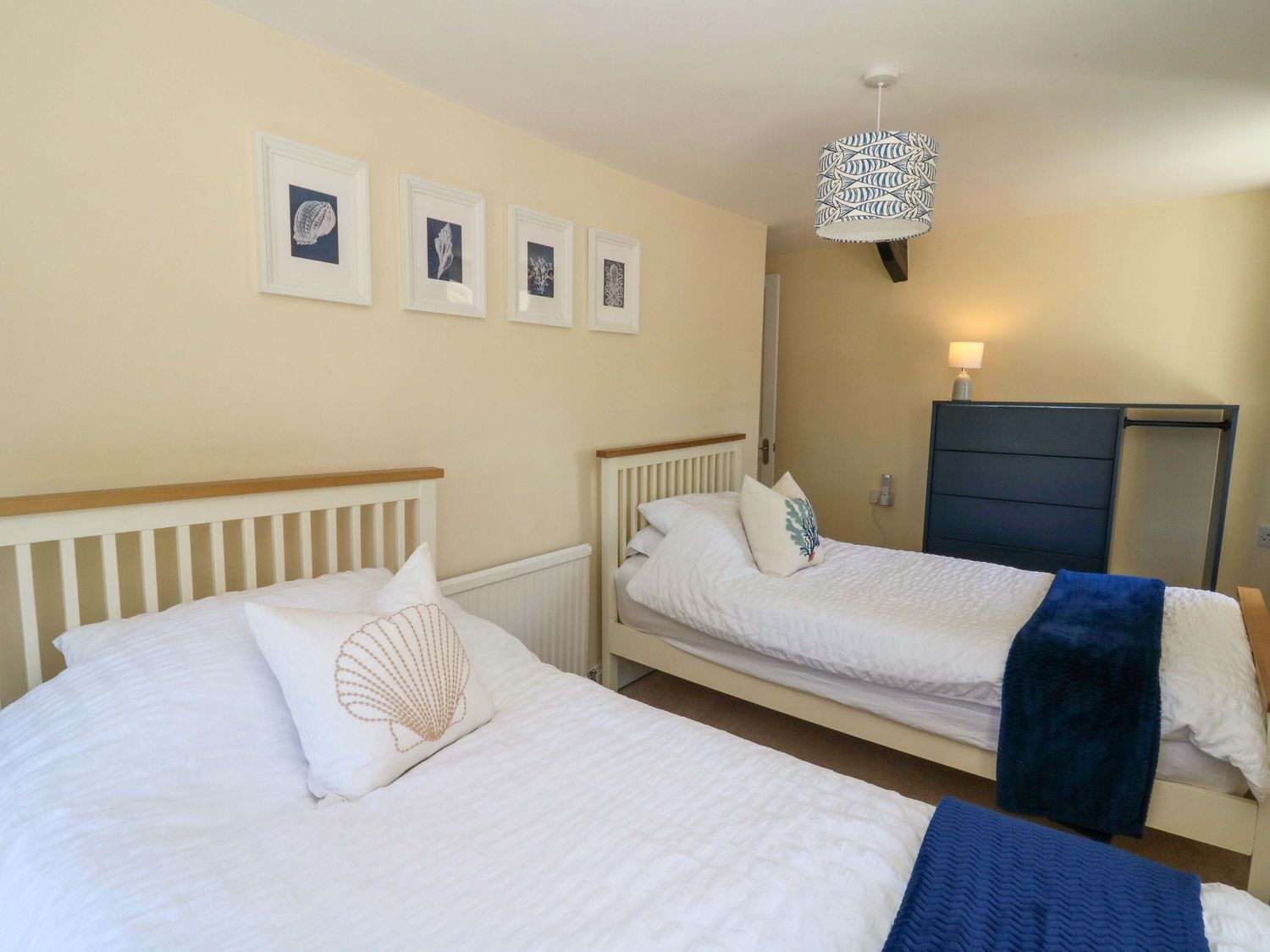 Towyn Hall, New Quay, Sir Ceredigion. Detached. Woodburning stove. Enclosed patio with garden. WiFi.