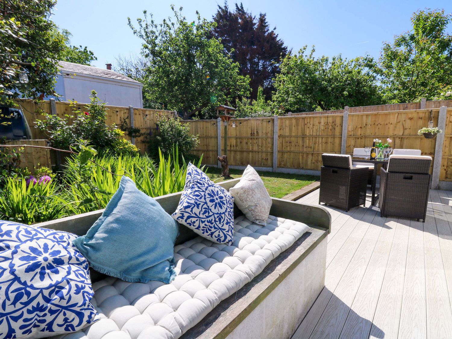 Towyn Hall, New Quay, Sir Ceredigion. Detached. Woodburning stove. Enclosed patio with garden. WiFi.