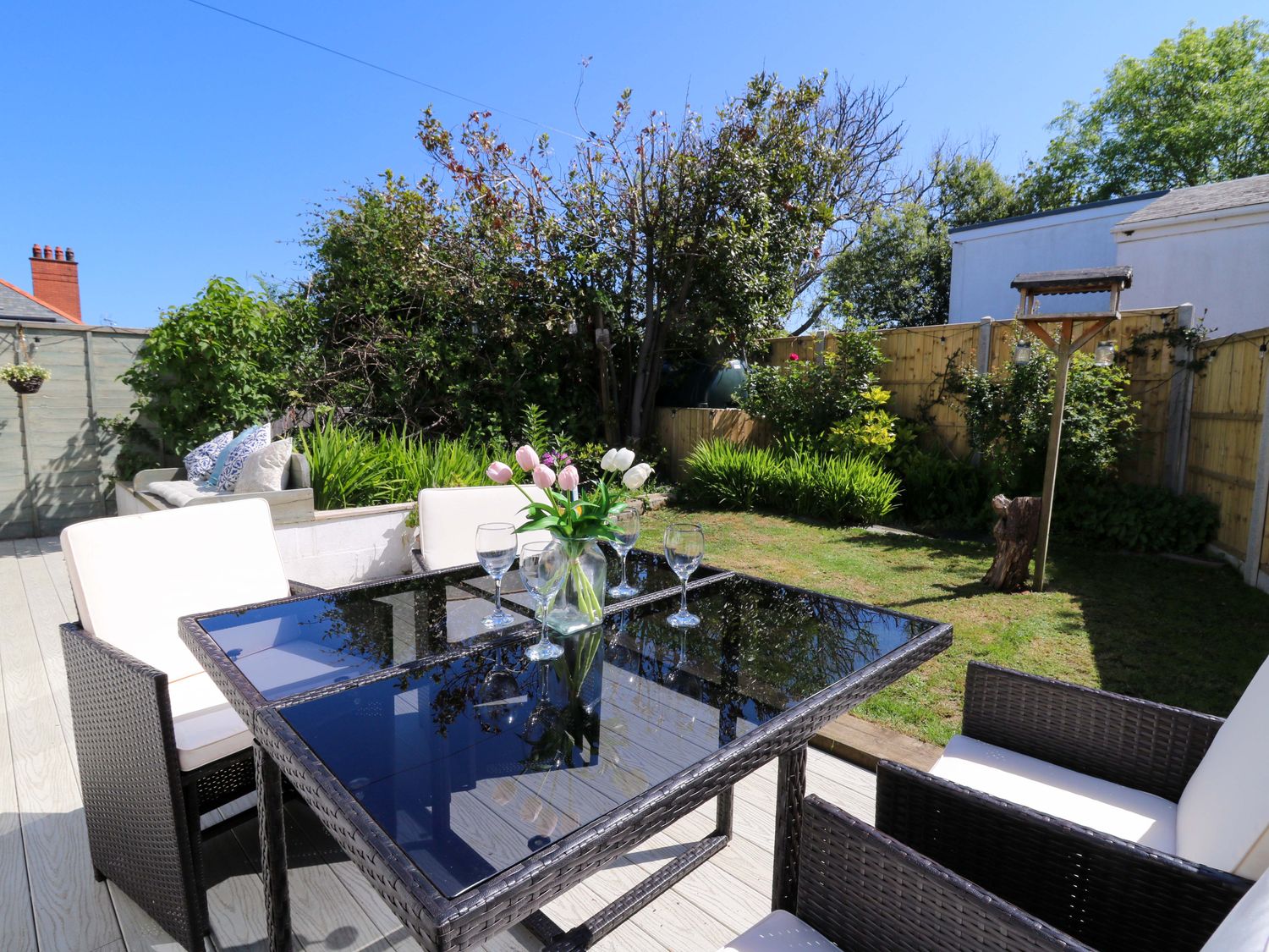 Towyn Hall, New Quay, Sir Ceredigion. Detached. Woodburning stove. Enclosed patio with garden. WiFi.