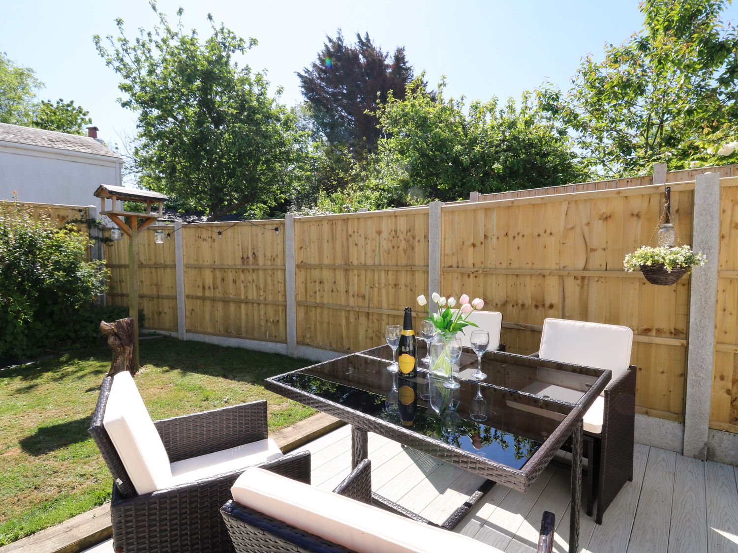 Towyn Hall, New Quay, Sir Ceredigion. Detached. Woodburning stove. Enclosed patio with garden. WiFi.