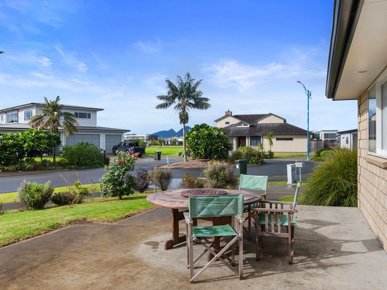 Shores Getaway - One Tree Point Holiday Home                     photo 2