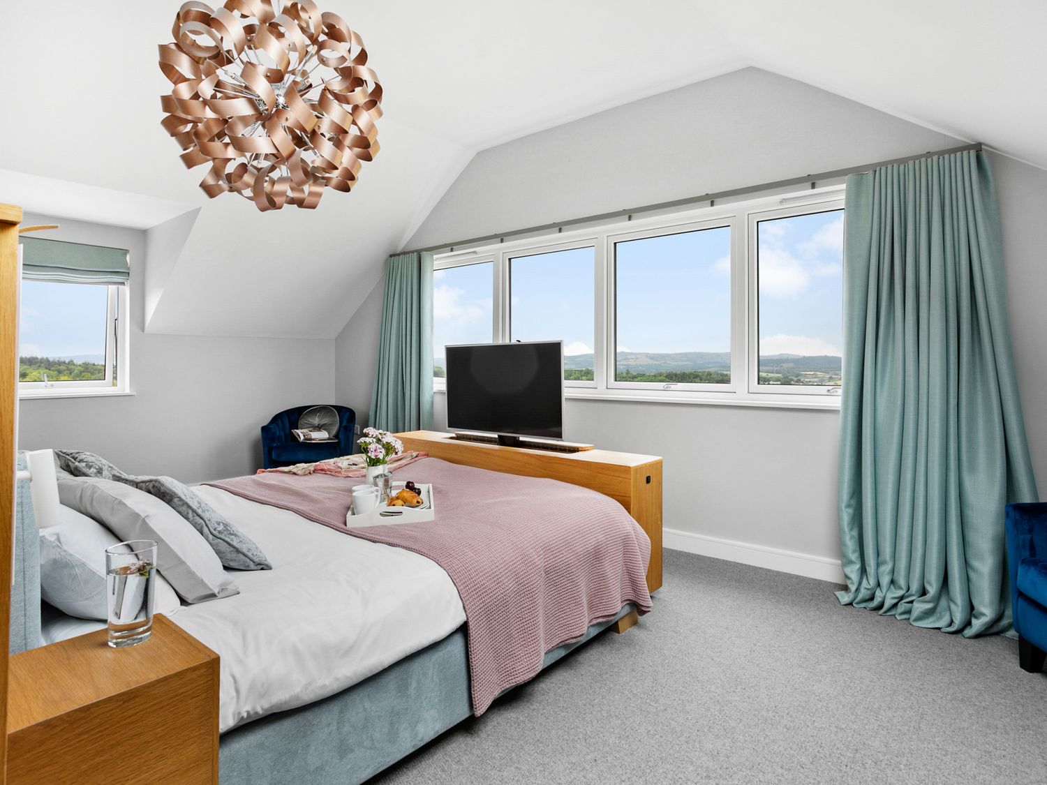 Huxham View and Annex, Stoke Canon, Devon. Bedrooms with en-suites. Smart TVs. Near a National Park.