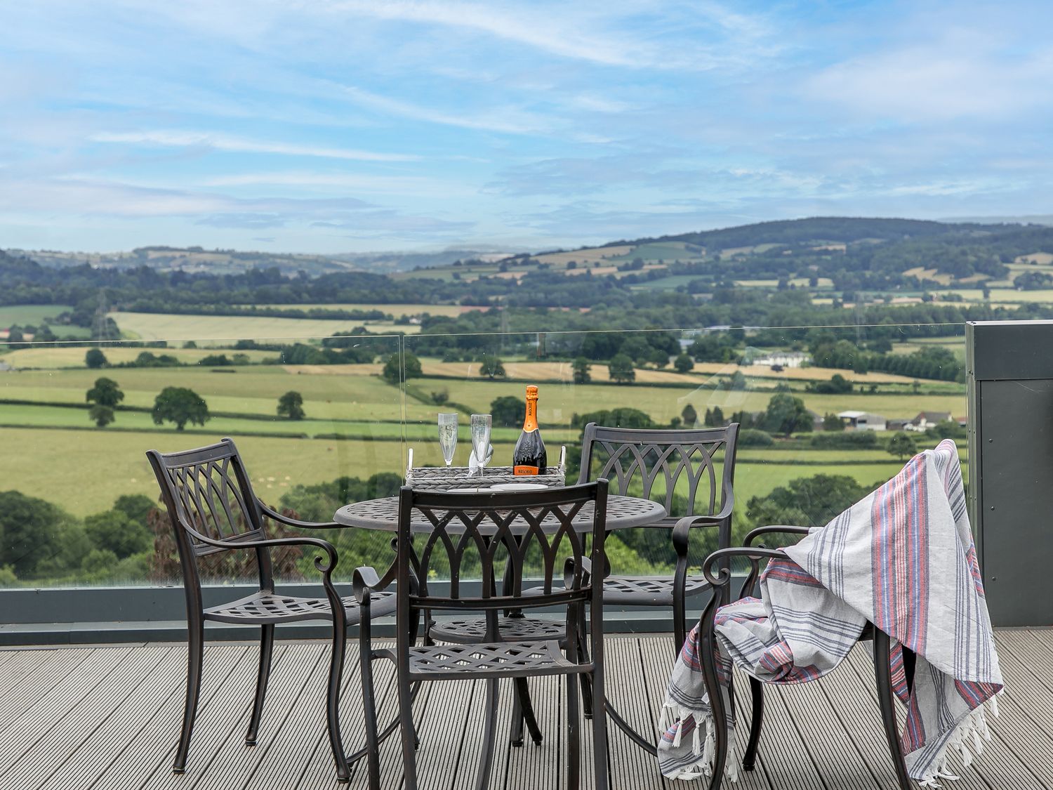 Huxham View and Annex, Stoke Canon, Devon. Bedrooms with en-suites. Smart TVs. Near a National Park.