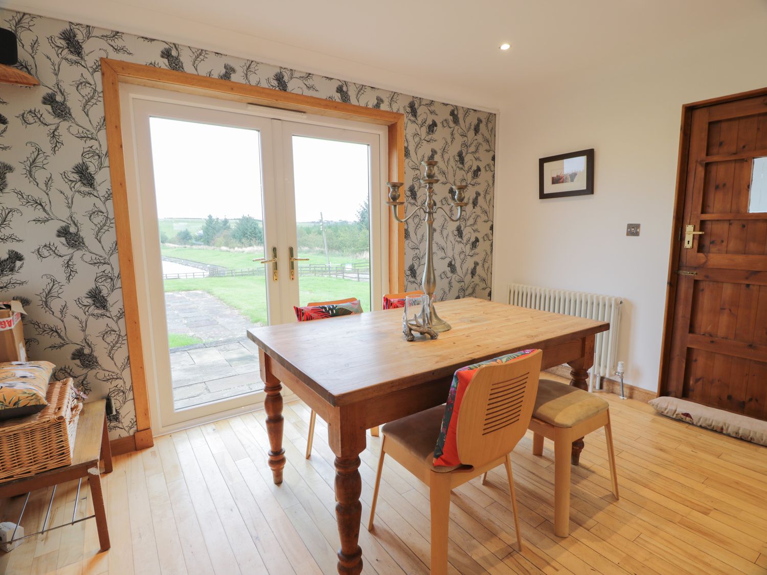 Stag Lodge in Moscow near Galston, East Ayrshire. Hot tub. Woodburning stove. Smart TV. Pet-friendly