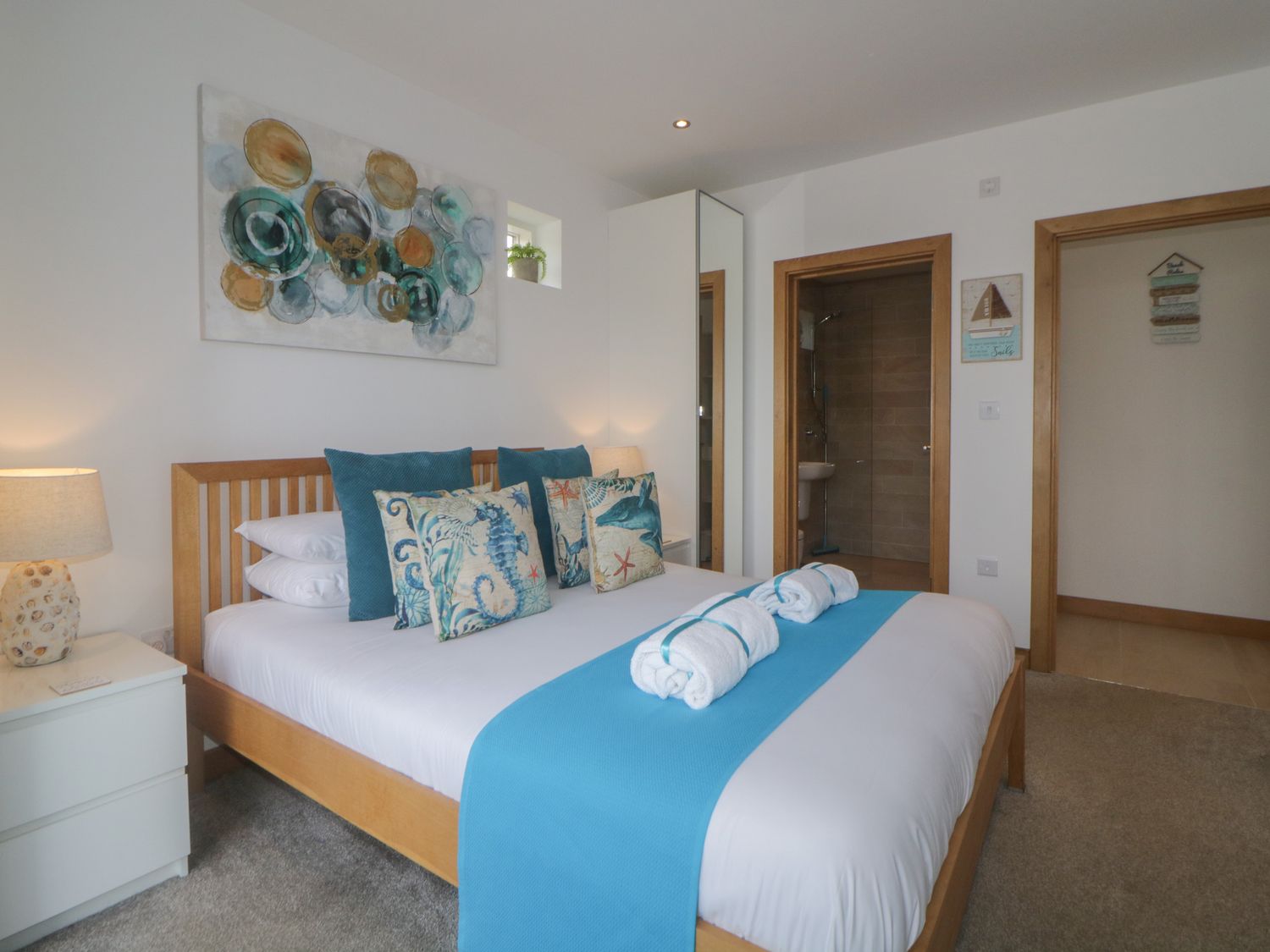 12 Beachdown, Challaborough, Devon. Four-bedroom, contemporary home with countryside views. Hot tub.