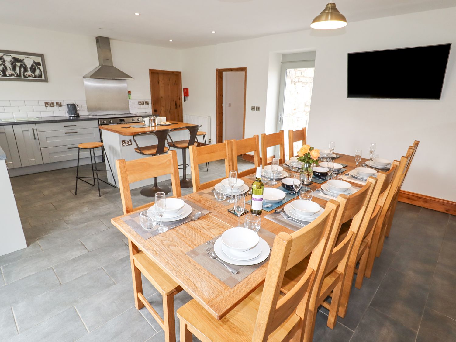 Segrwyd Uchaf in Denbigh, Denbighshire. Five-bedroom home with games room and EV charger. Near AONB.