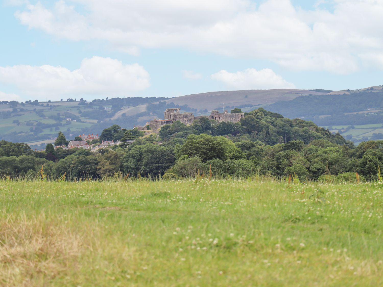 Segrwyd Uchaf in Denbigh, Denbighshire. Five-bedroom home with games room and EV charger. Near AONB.