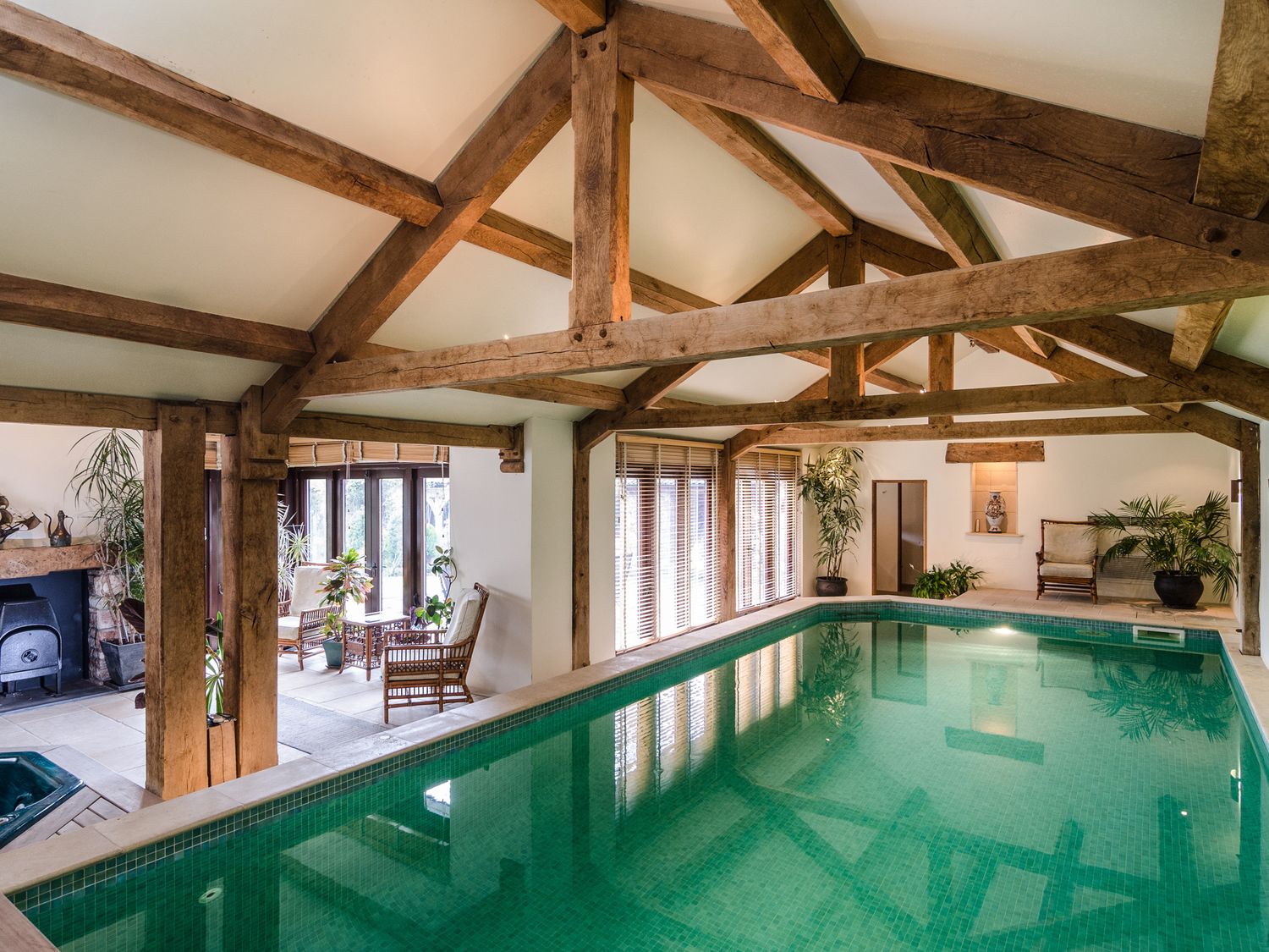 Old Stables, based in Pensford, Somerset. Substantial property. Pet-friendly. Extensive gardens. TV.