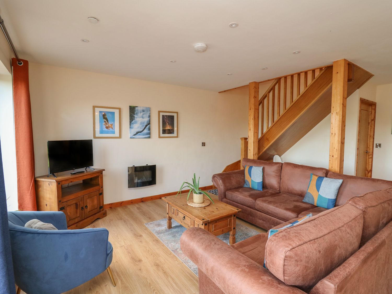Harp Meadow, Presteigne, Powys. Three-bedroom home with hot tub and enclosed garden. Rural. Stylish.