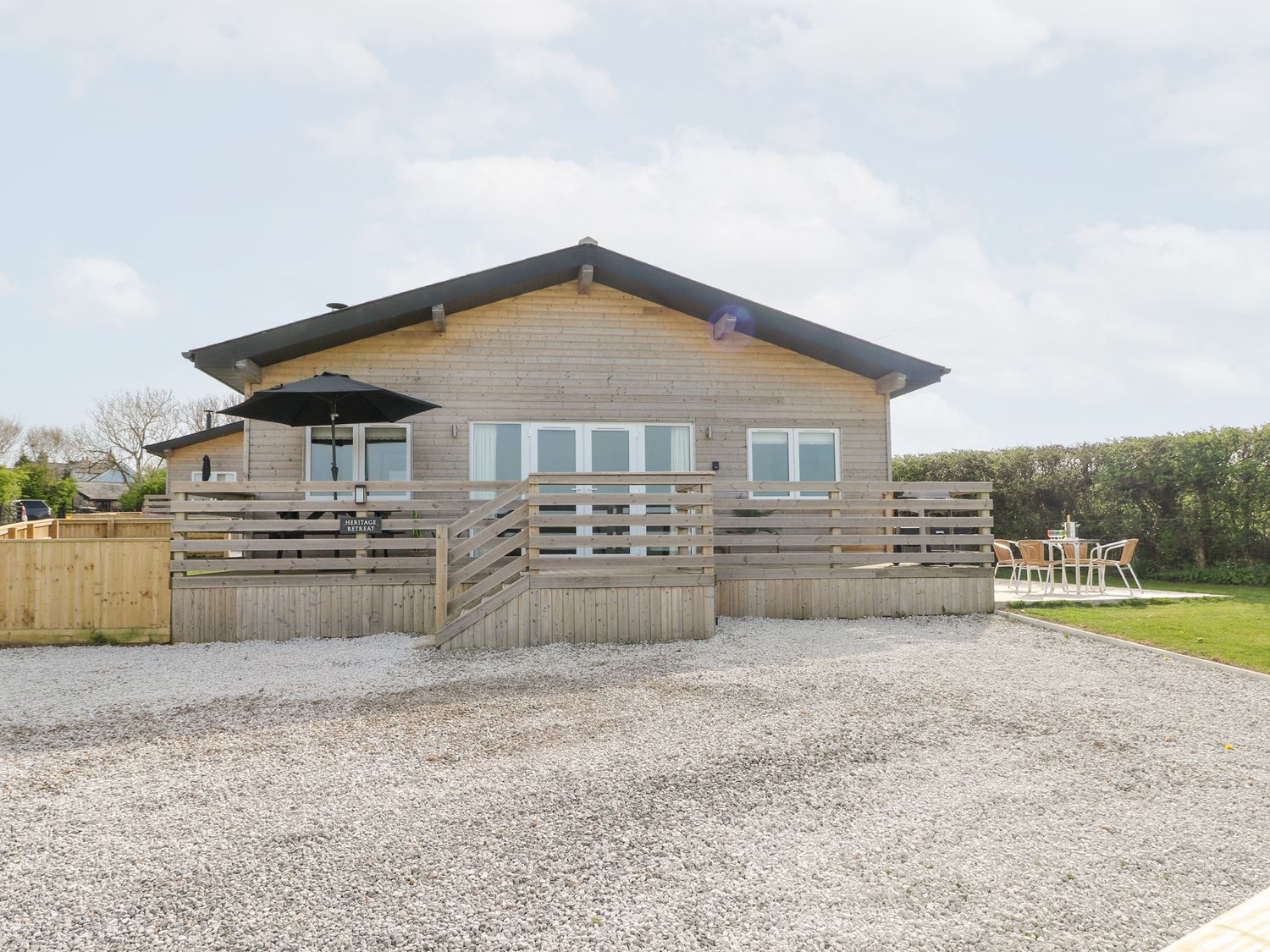 Heritage Retreat, Monknash, Vale of Glamorgan. Single-storey. Open-plan living space. Near to castle
