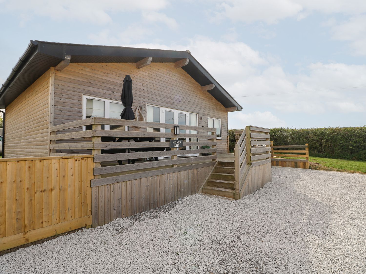 Monks Rest, Monknash, Vale of Glamorgan. Close to a pub. Close to beach. Woodburning stove. WiFi. TV