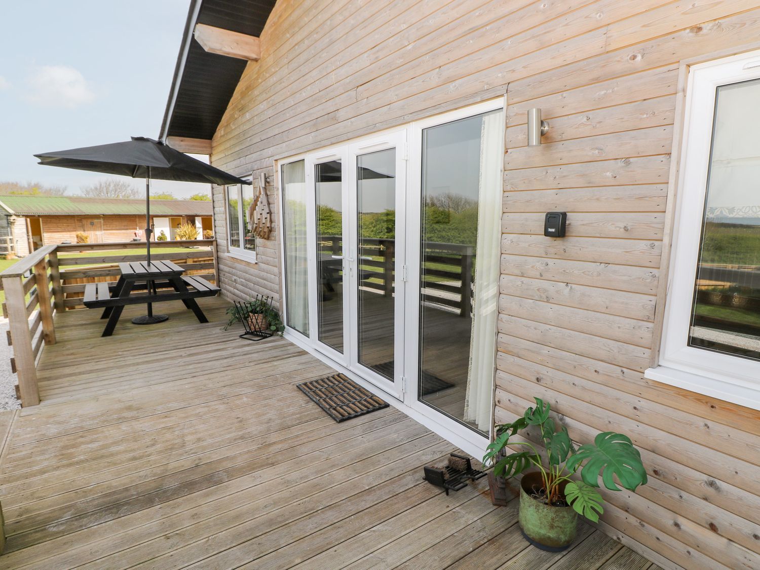 Monks Rest, Monknash, Vale of Glamorgan. Close to a pub. Close to beach. Woodburning stove. WiFi. TV