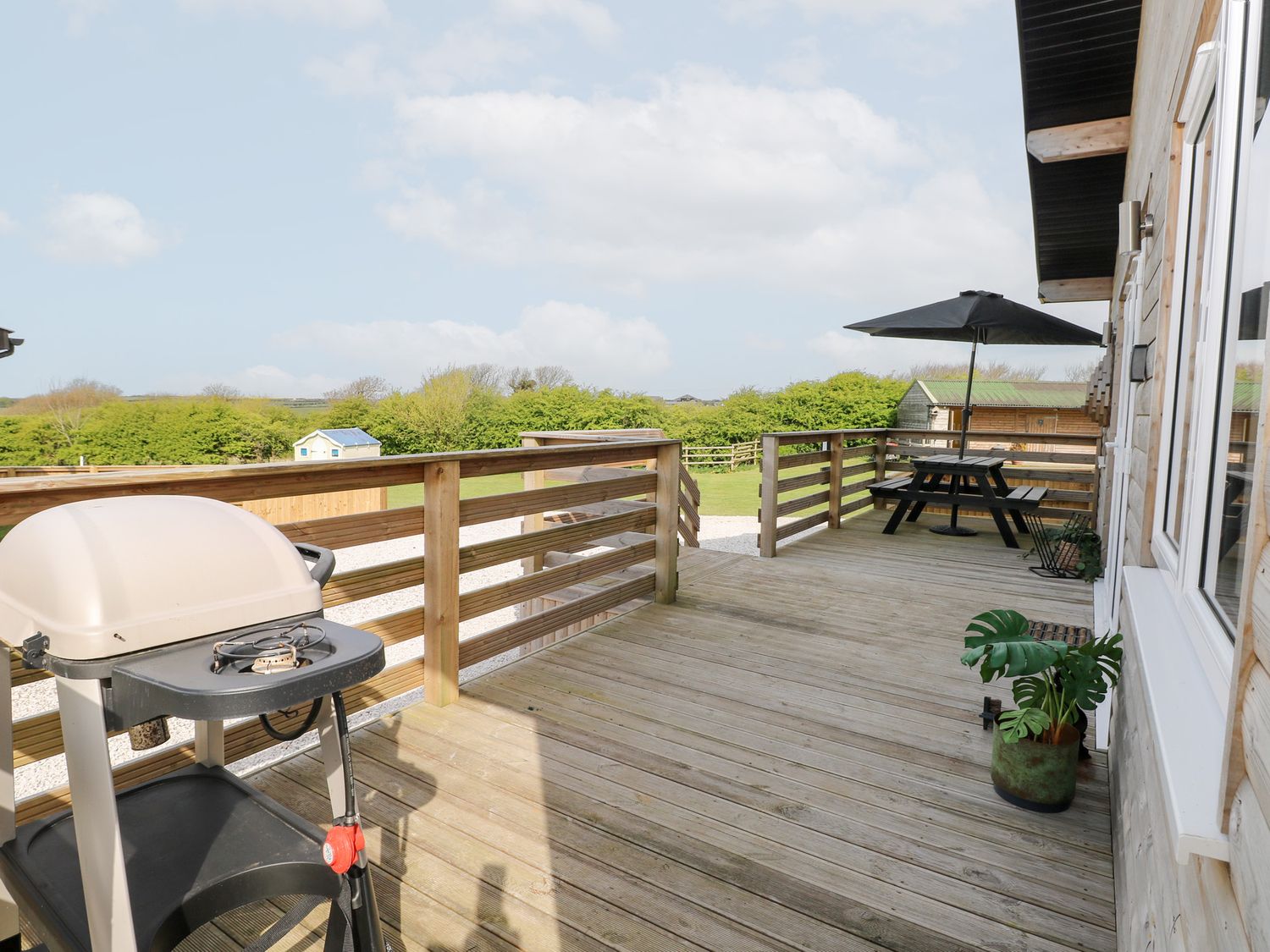 Monks Rest, Monknash, Vale of Glamorgan. Close to a pub. Close to beach. Woodburning stove. WiFi. TV