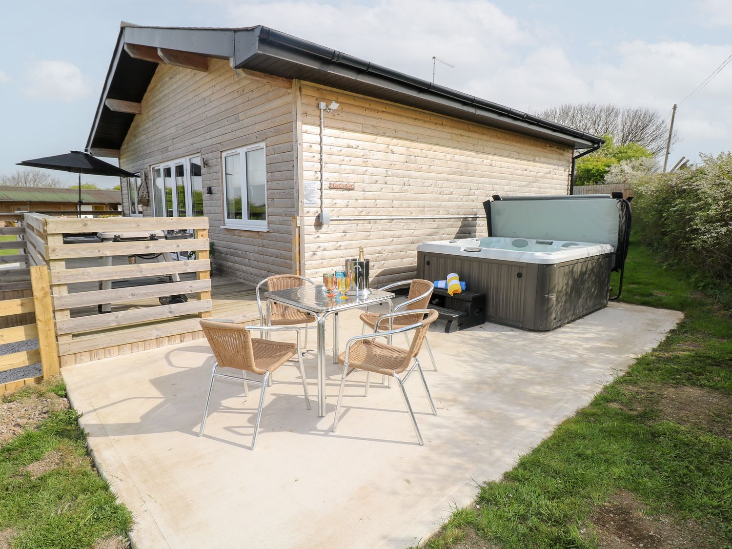 Monks Rest, Monknash, Vale of Glamorgan. Close to a pub. Close to beach. Woodburning stove. WiFi. TV