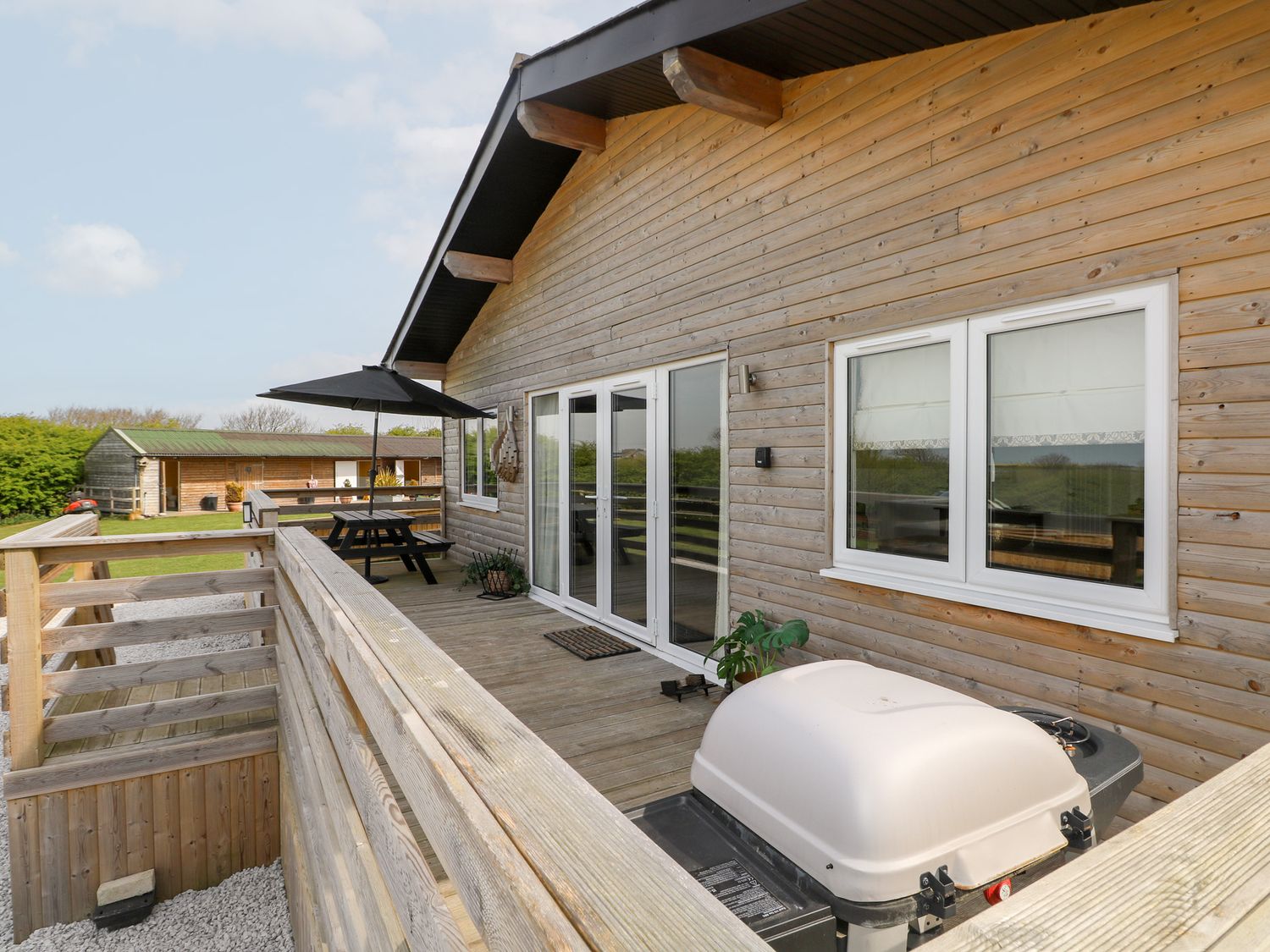 Monks Rest, Monknash, Vale of Glamorgan. Close to a pub. Close to beach. Woodburning stove. WiFi. TV