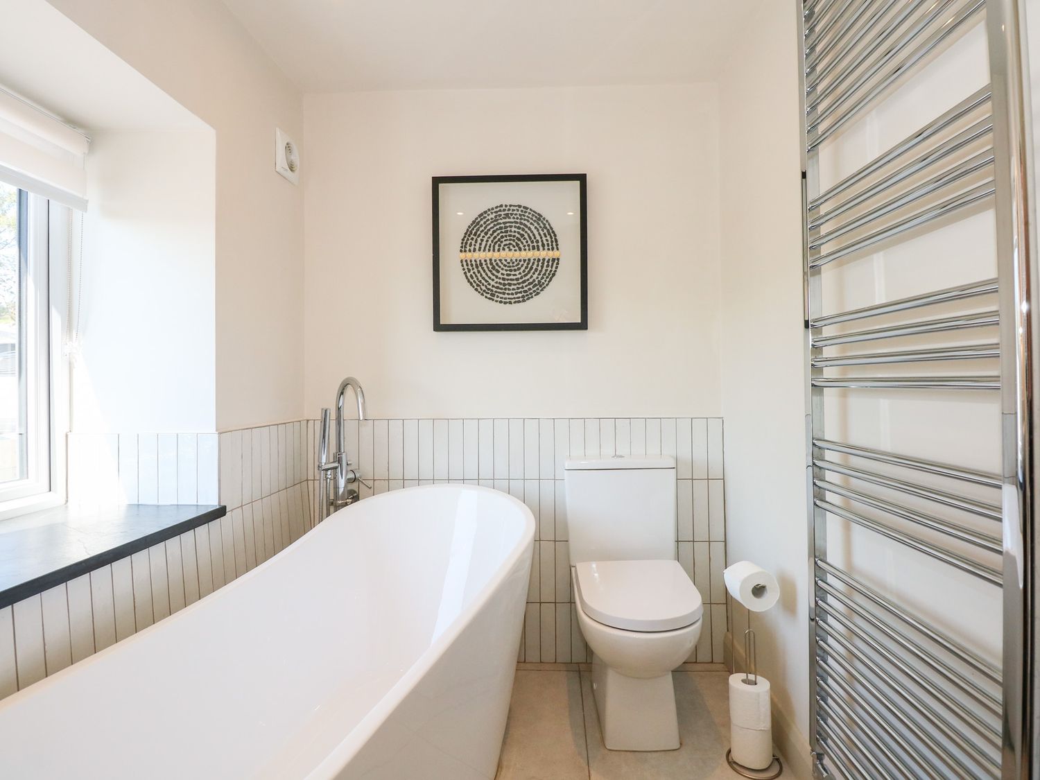 Ysgubor Maen Y Bardd, in Rowen near Conwy, North Wales. Close to a pub. Pretty views. En-suite. 5bed