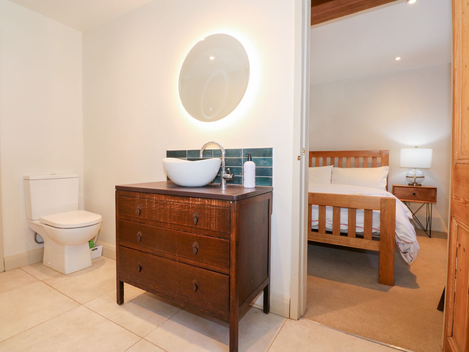 Ysgubor Maen Y Bardd, in Rowen near Conwy, North Wales. Close to a pub. Pretty views. En-suite. 5bed