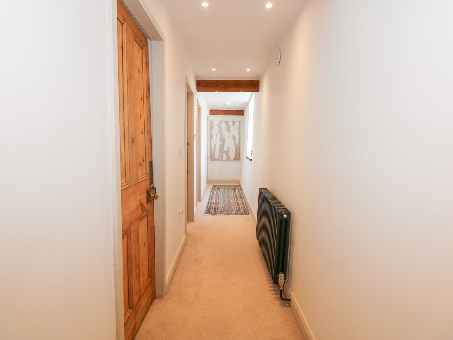 Ysgubor Maen Y Bardd, in Rowen near Conwy, North Wales. Close to a pub. Pretty views. En-suite. 5bed