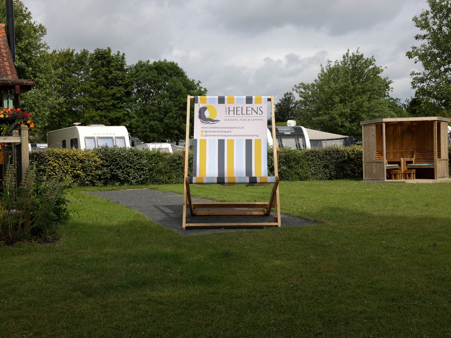 Bedale View Lodge, Wykeham near East Ayton, North Yorkshire. Near a National Park. Off-road parking.