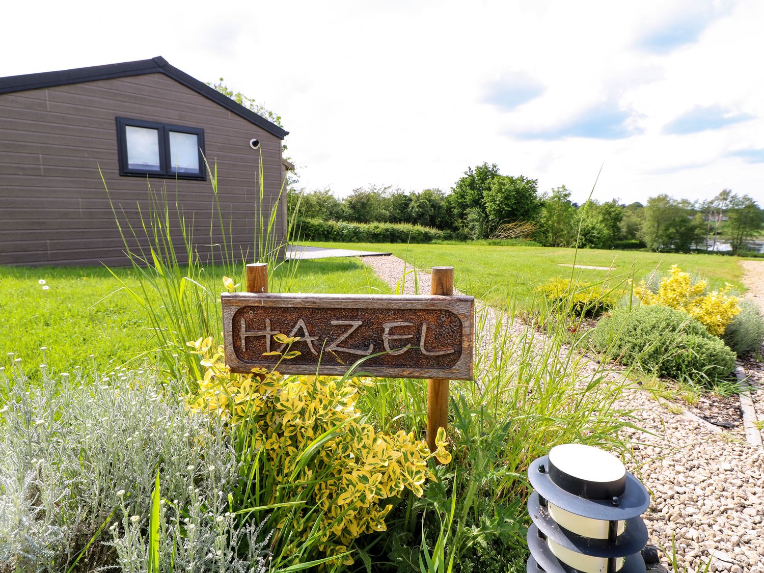 Hazel near Donisthorpe, Leicestershire. Open-plan. Ideal for two. Veranda with hot tub and furniture