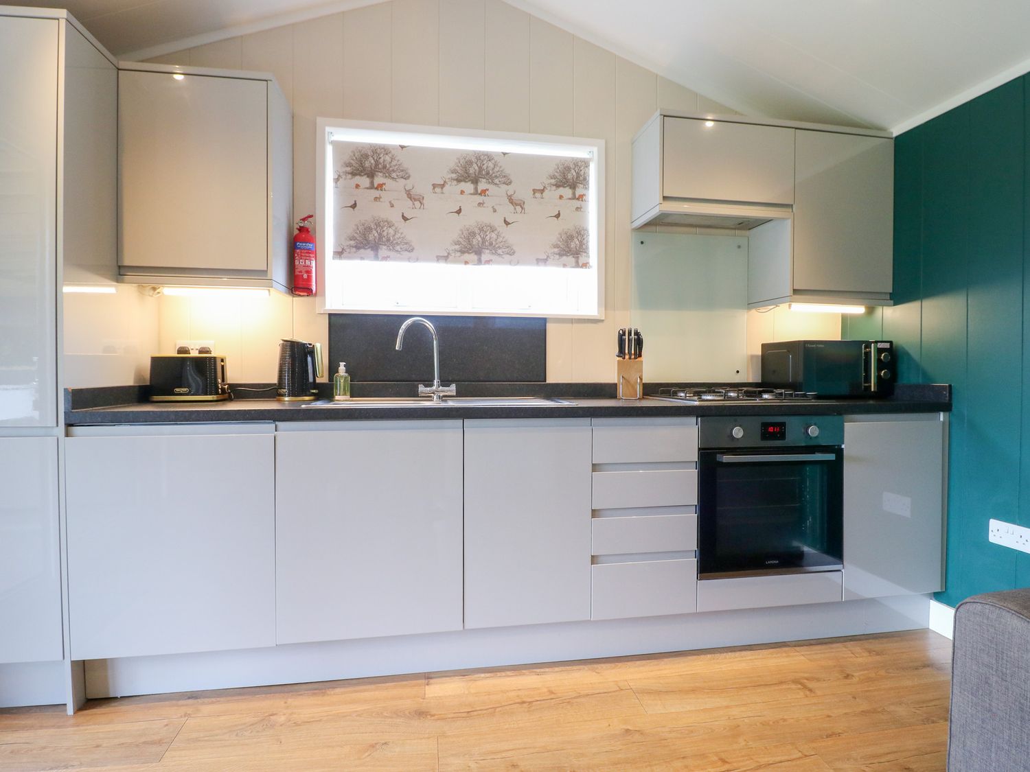 Hazel near Donisthorpe, Leicestershire. Open-plan. Ideal for two. Veranda with hot tub and furniture