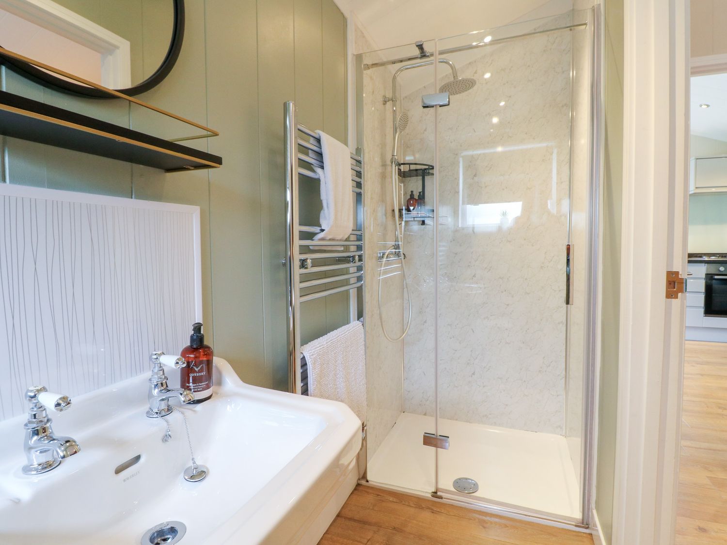 Hazel near Donisthorpe, Leicestershire. Open-plan. Ideal for two. Veranda with hot tub and furniture