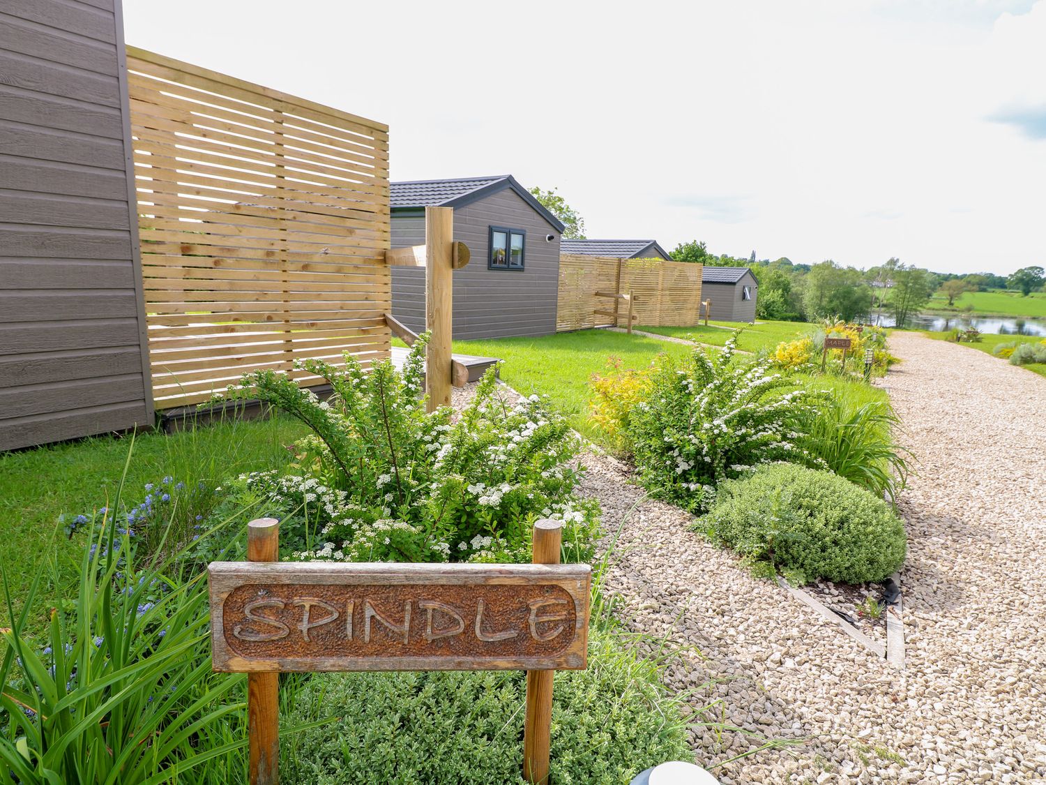 Spindle near Donisthorpe, Leicestershire. Open-plan. Ideal for two. Veranda with hot tub & furniture