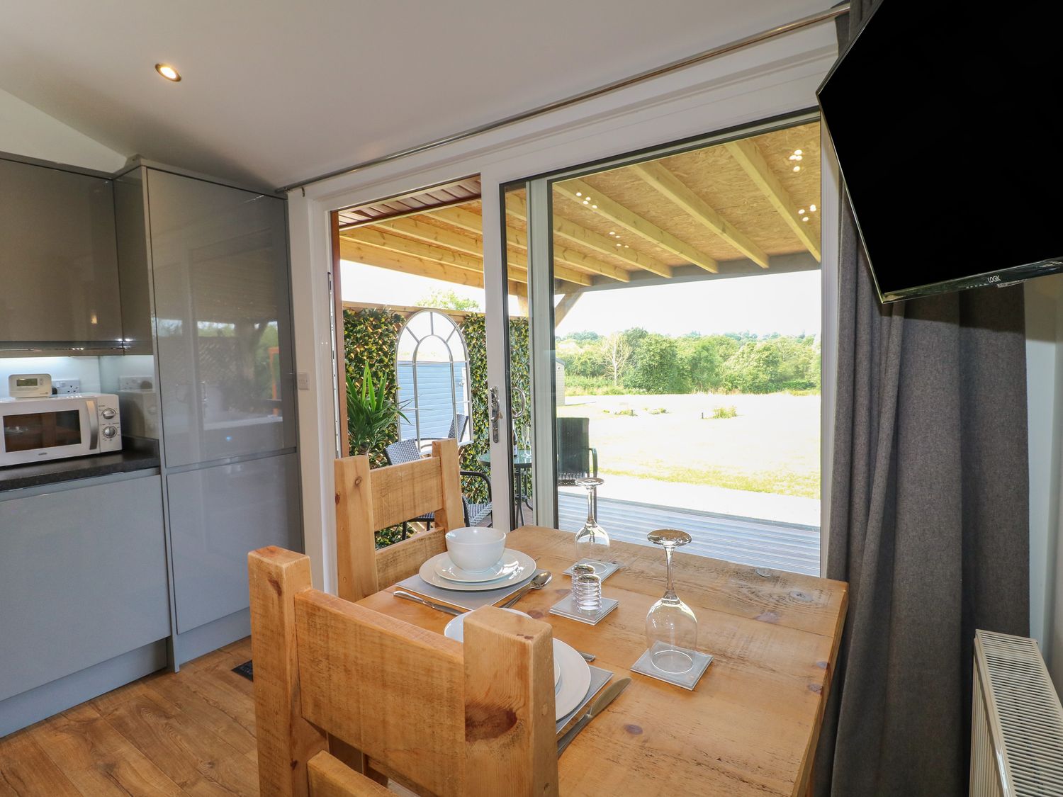 Birch, Donisthorpe, Leicestershire. Adult-only, one-bedroom lodge with hot tub and stylish interior.