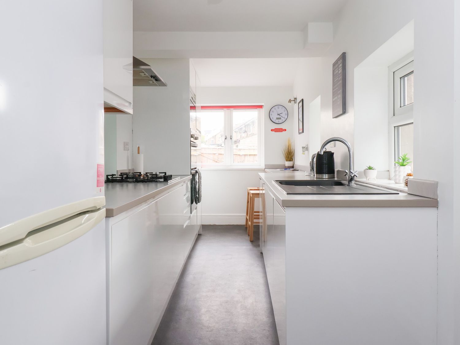 3 Glendowne Terrace in Harrogate, North Yorkshire. Smart TV. Off-road parking. Gravelled courtyard.