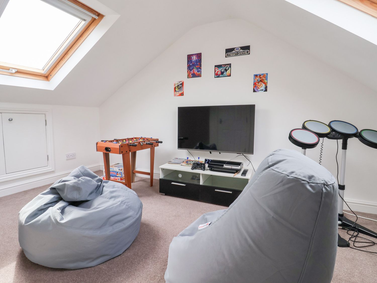 3 Glendowne Terrace in Harrogate, North Yorkshire. Smart TV. Off-road parking. Gravelled courtyard.