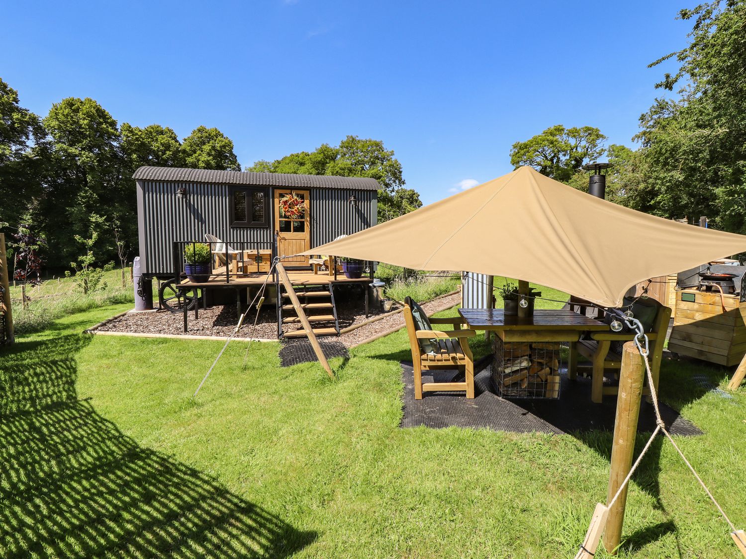Southdown Luxury Glamping, Nottingham