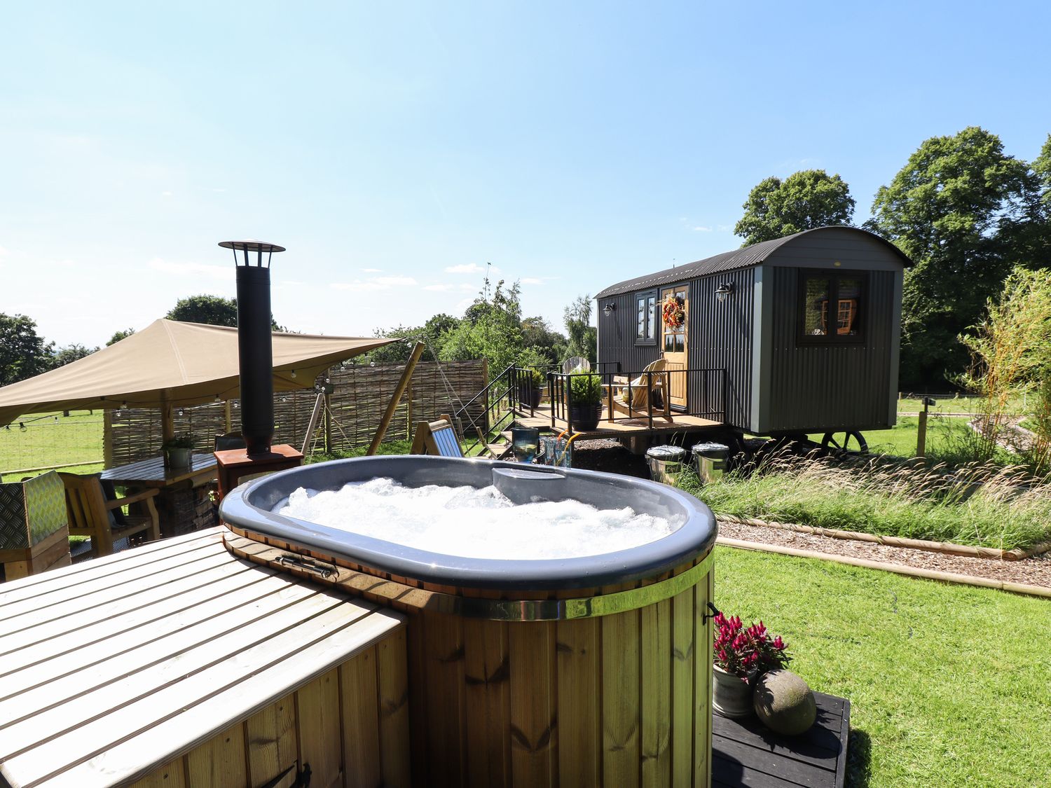 Southdown Luxury Glamping, Nottingham
