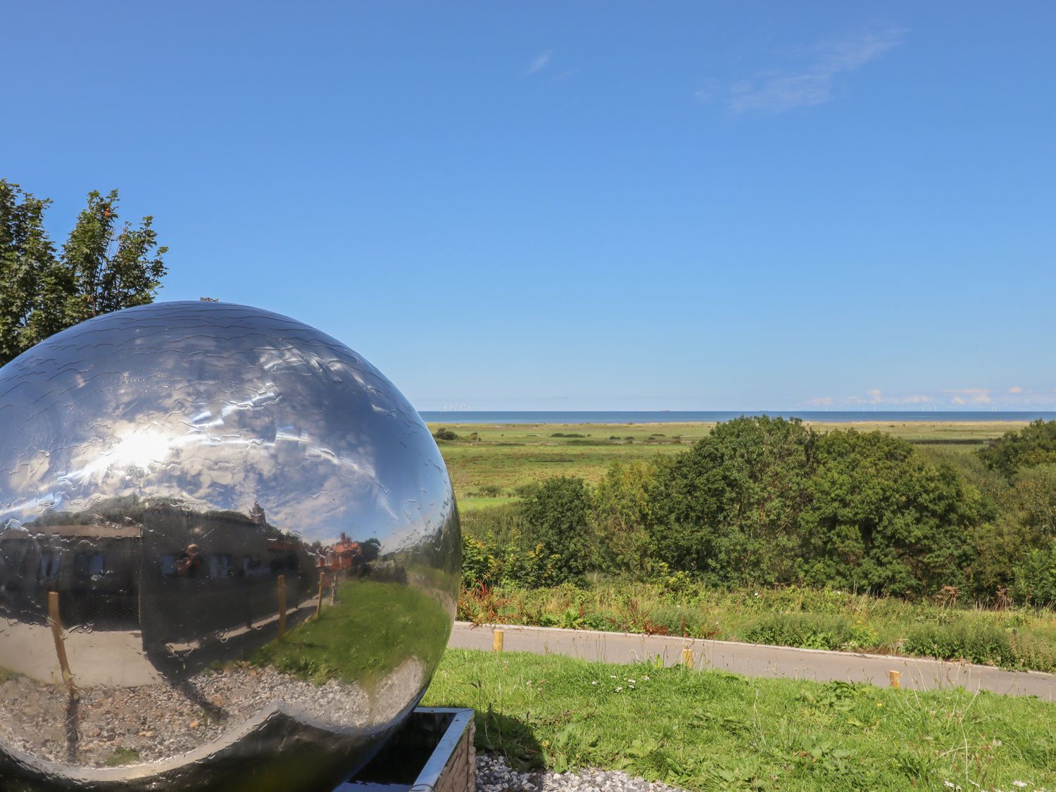 The Stargazer in Gronant, Denbighshire. One-bedroom, stylish home with distant sea views. Near beach