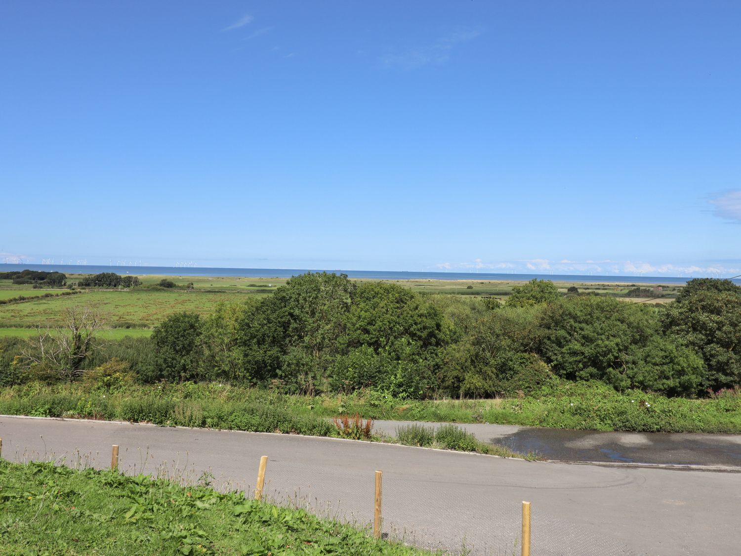 The Stargazer in Gronant, Denbighshire. One-bedroom, stylish home with distant sea views. Near beach