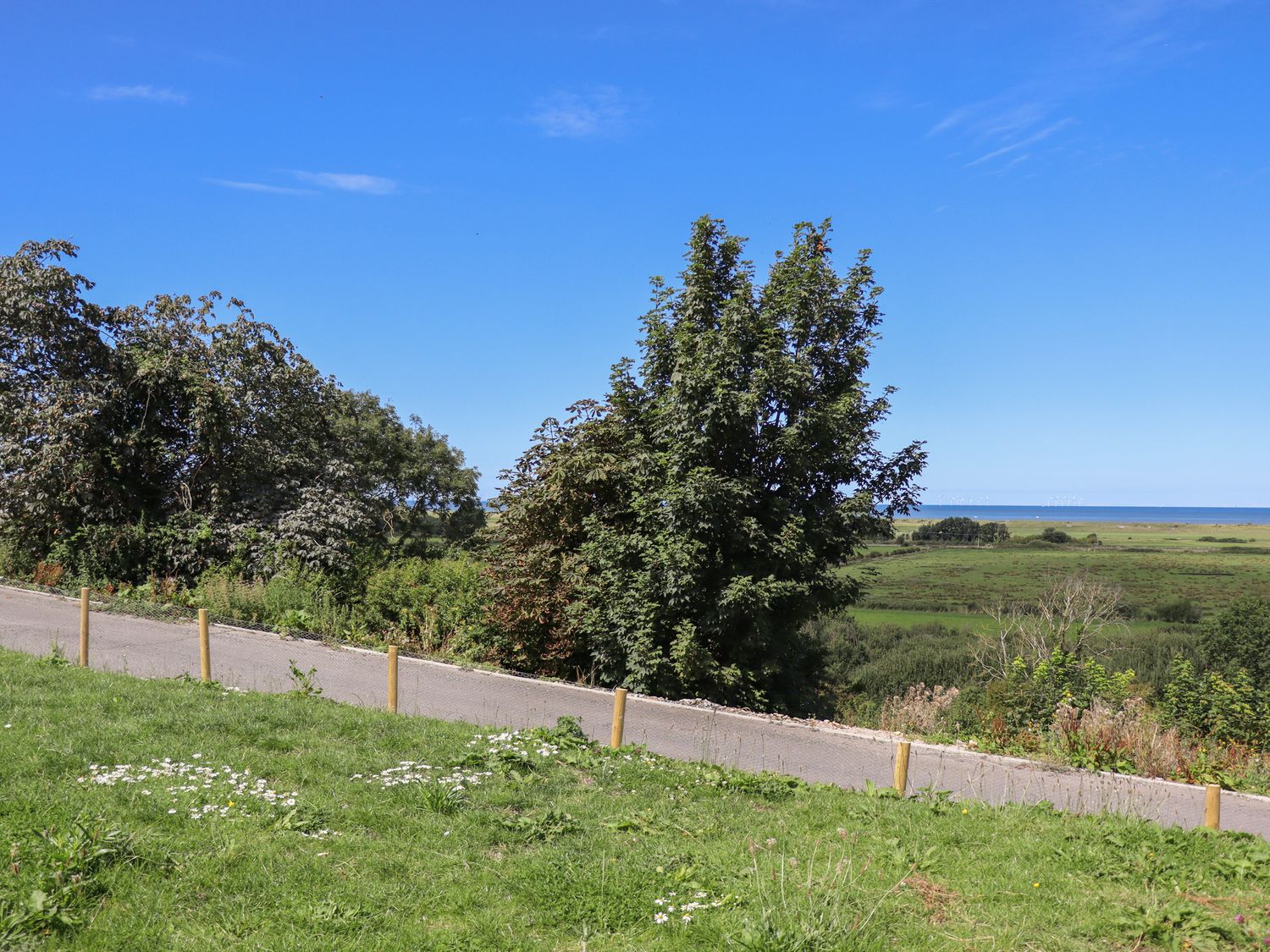 The Stargazer in Gronant, Denbighshire. One-bedroom, stylish home with distant sea views. Near beach