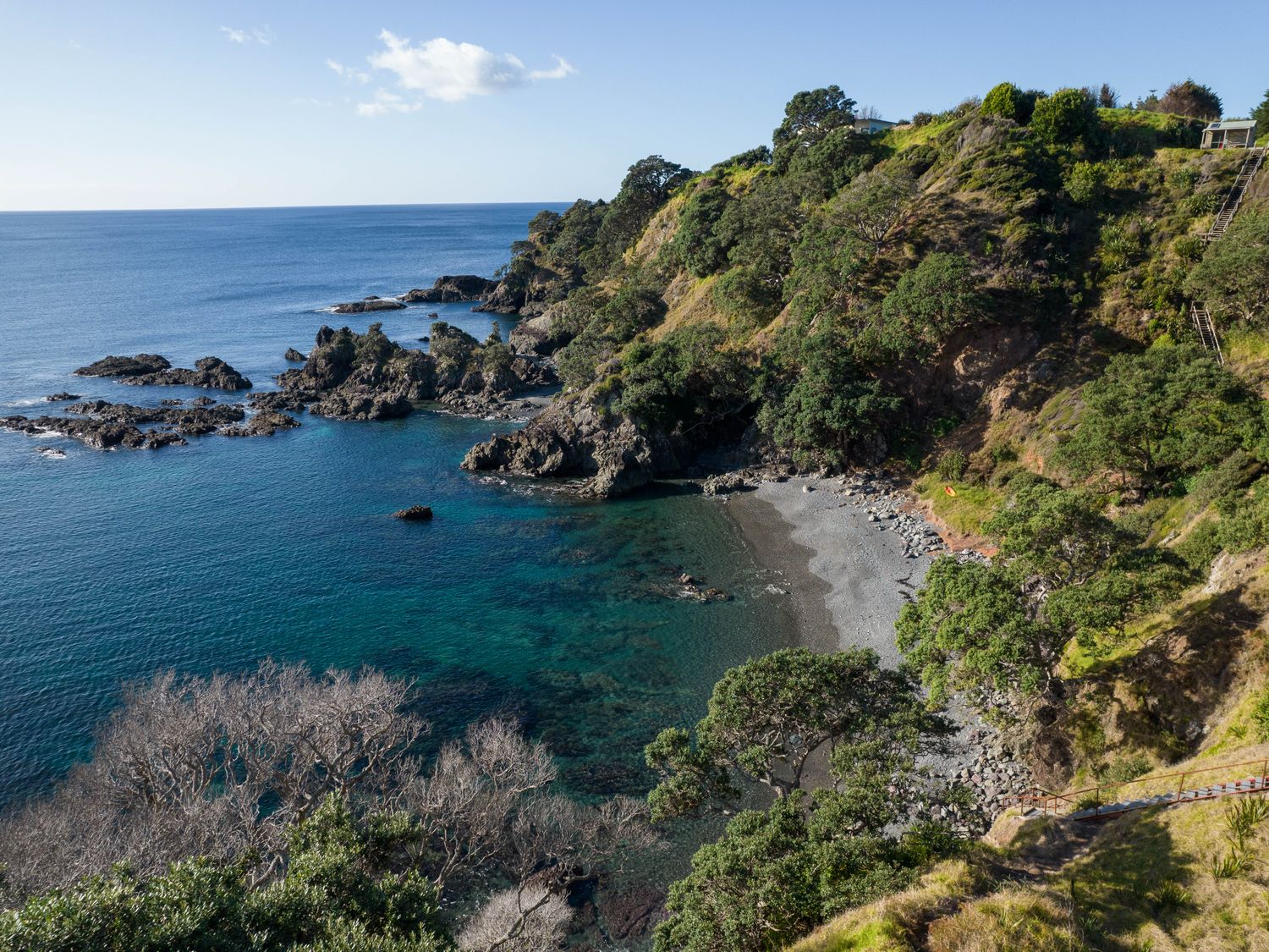 Seascape Cottage - Mahinepua Bay Clifftop Retreat                     photo 2