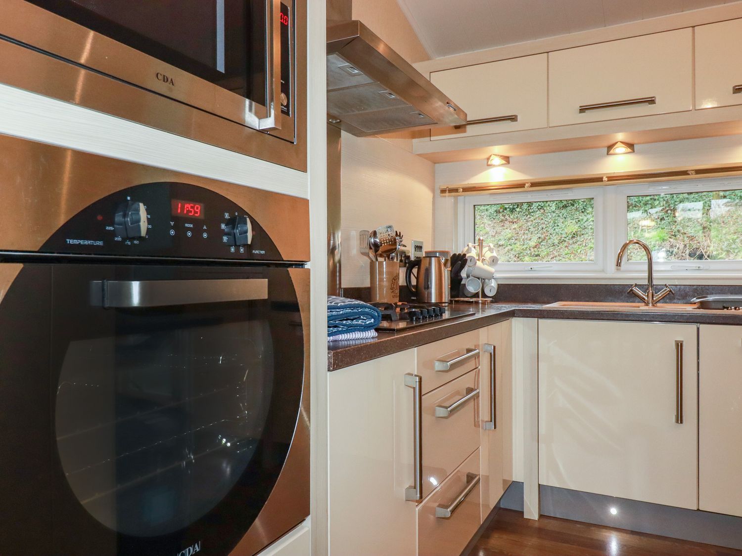 25 Bossiney Bay, near Tintagel, Cornwall. Two-bedroom lodge with rural views and hot tub. Open-plan.