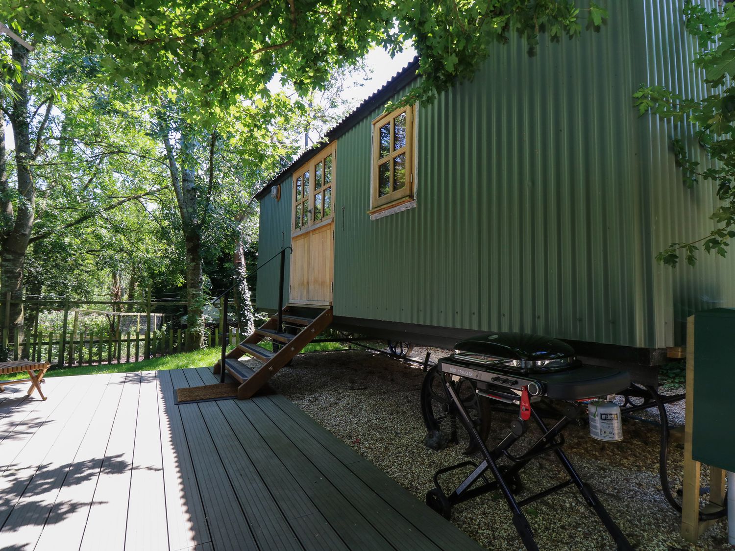 The Happy Hut near Christchurch, Devon. Ideal for couples. Serene setting. Close to an excellent pub