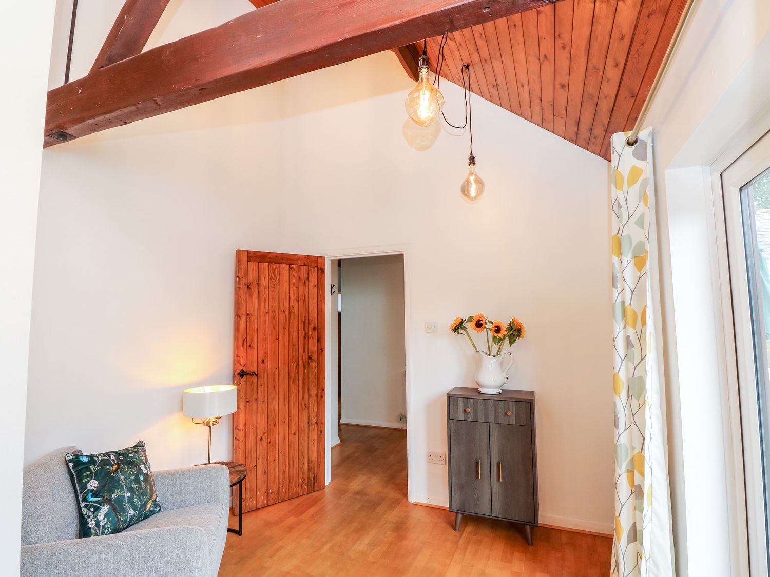 Northern Byre rests in Sopley, Hampshire. Four-bedroom barn conversion, resting near amenities. Pets