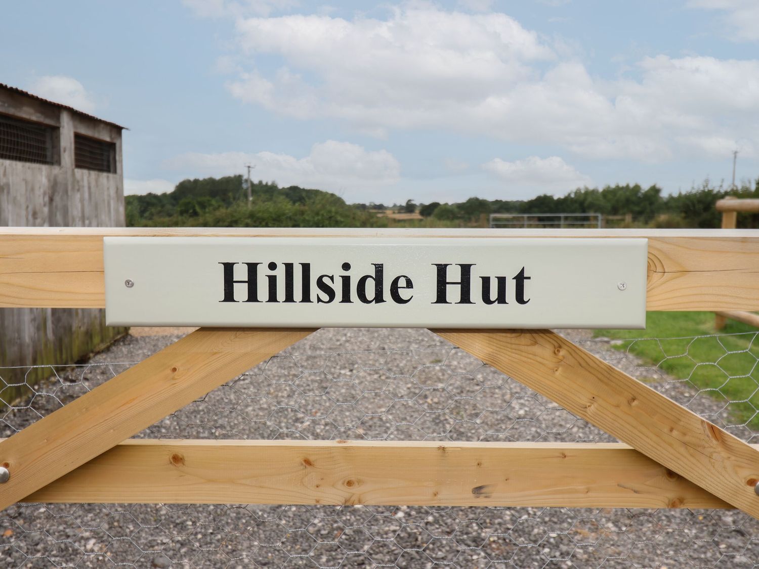 Hillside Hut, is near Ashbourne, Derbyshire. One-bedroom bolthole, ideal for couples. Pet-friendly. 