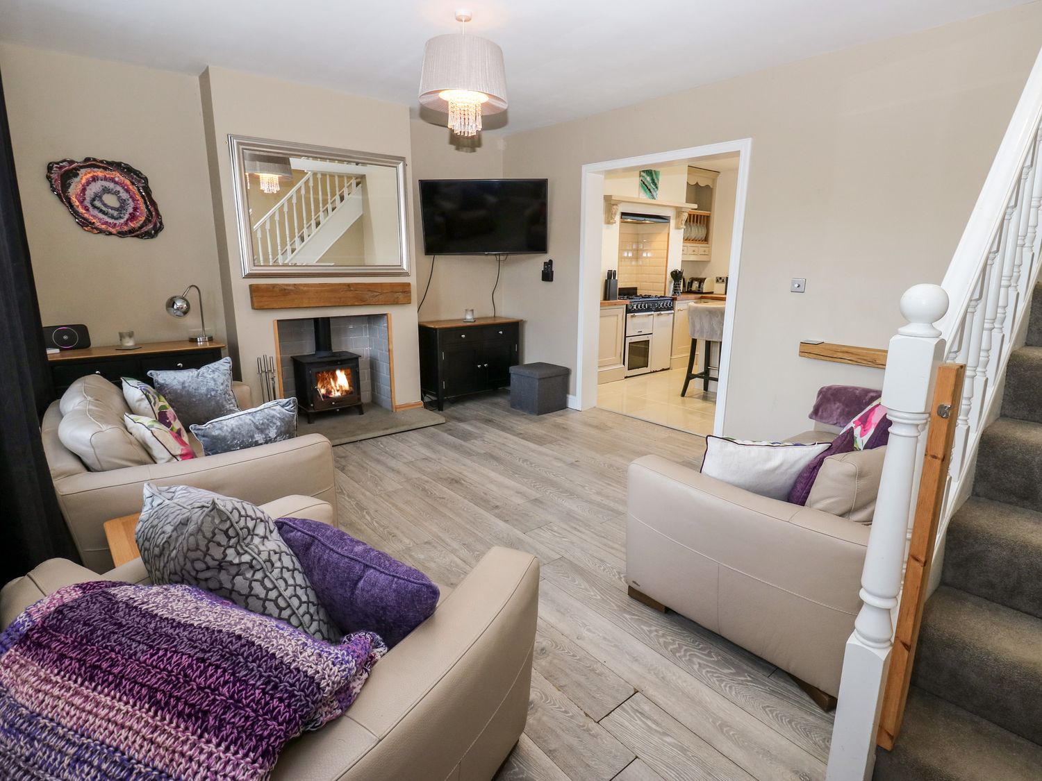 Hazel Cottage, Sutton-In-Craven, North Yorkshire. Near National Park. Hot tub. Pet-friendly. Parking