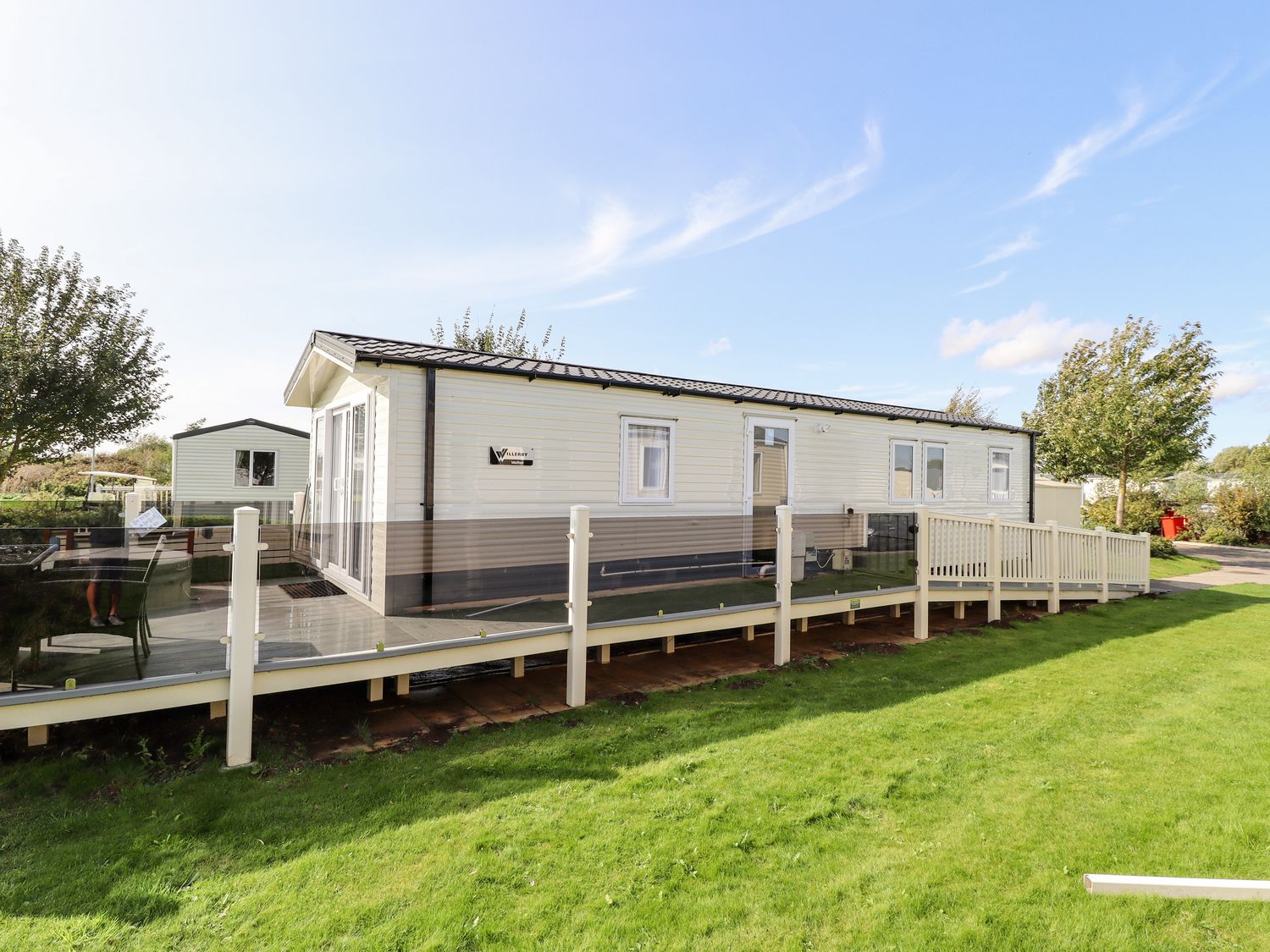 2 Kestrel Close, Tattershall, Lincolnshire. Two-bedroom lodge with hot tub. Close to lake and shops.