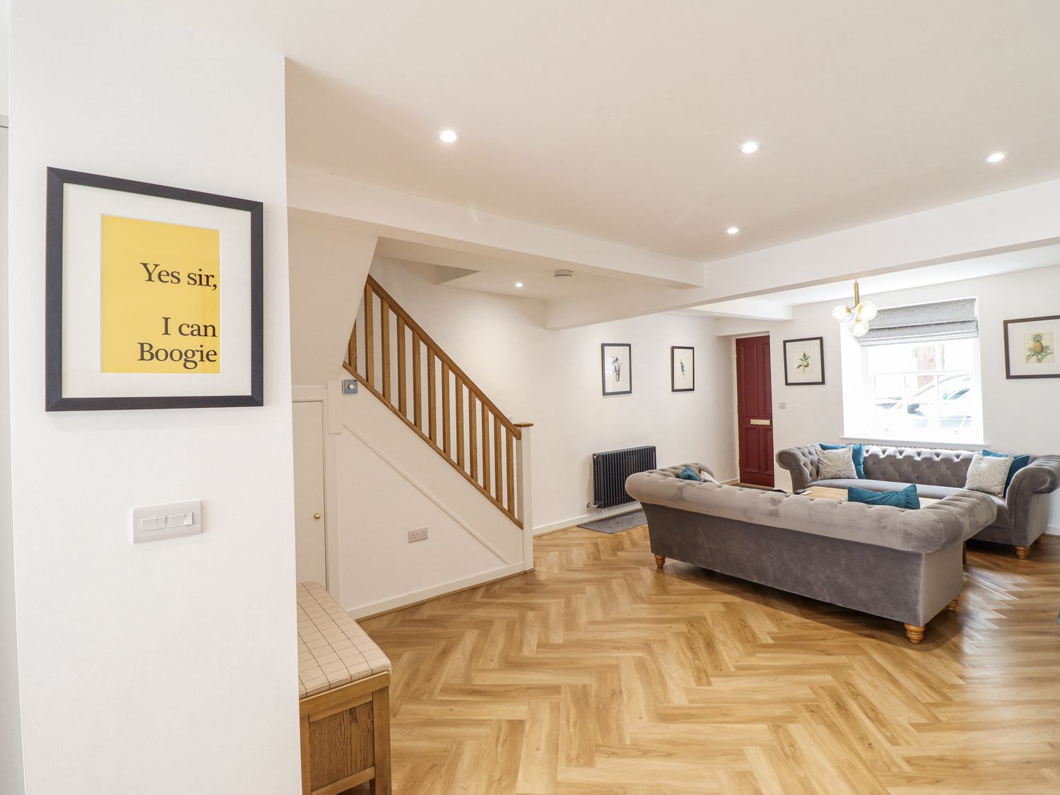 Neptune Cottage, Conwy, Wales. Close to shop. Near a National Park. Near a beach. Bedrooms with TVs.