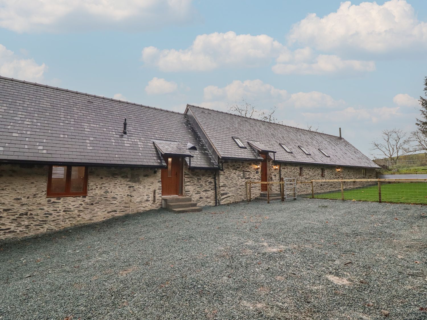 Godre'r Gyrn, Plas Moelfre Hall Barns, Llansilin