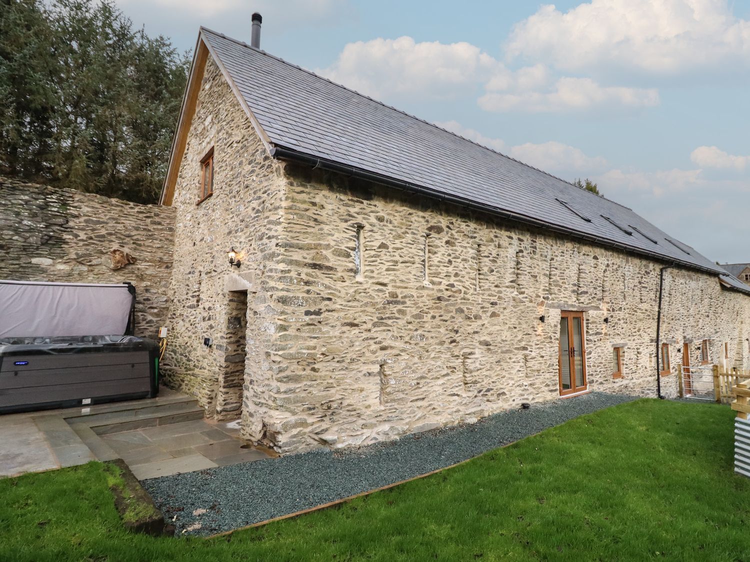Godre'r Gyrn, Plas Moelfre Hall Barns, Llansilin