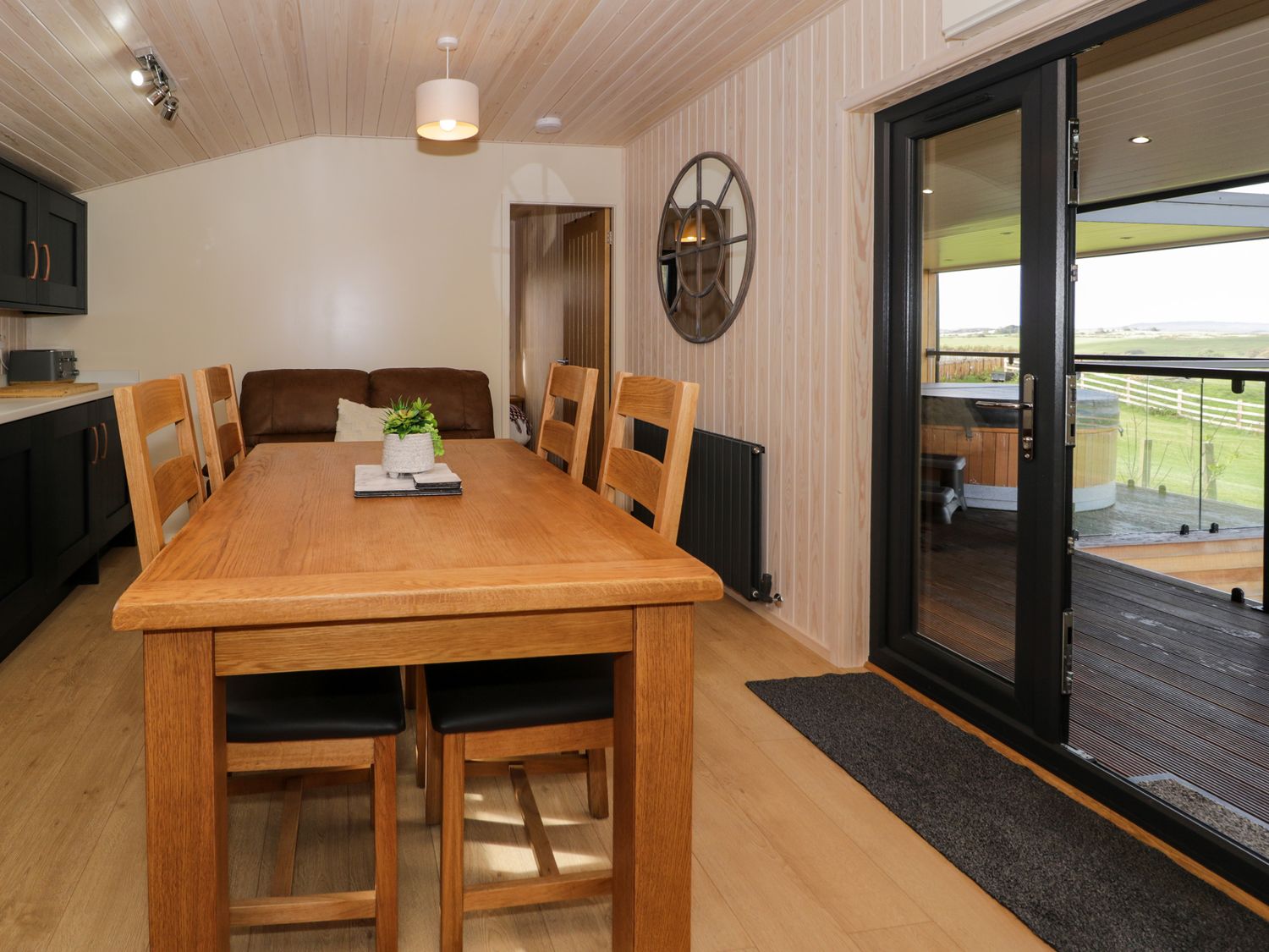 Betsi (Lodge 1), a single-storey lodge with a hot tub, on a farm in Llanelidan, Corwen, Denbighshire