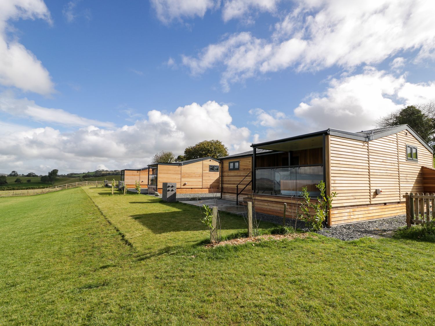 Betsi (Lodge 1), a single-storey lodge with a hot tub, on a farm in Llanelidan, Corwen, Denbighshire