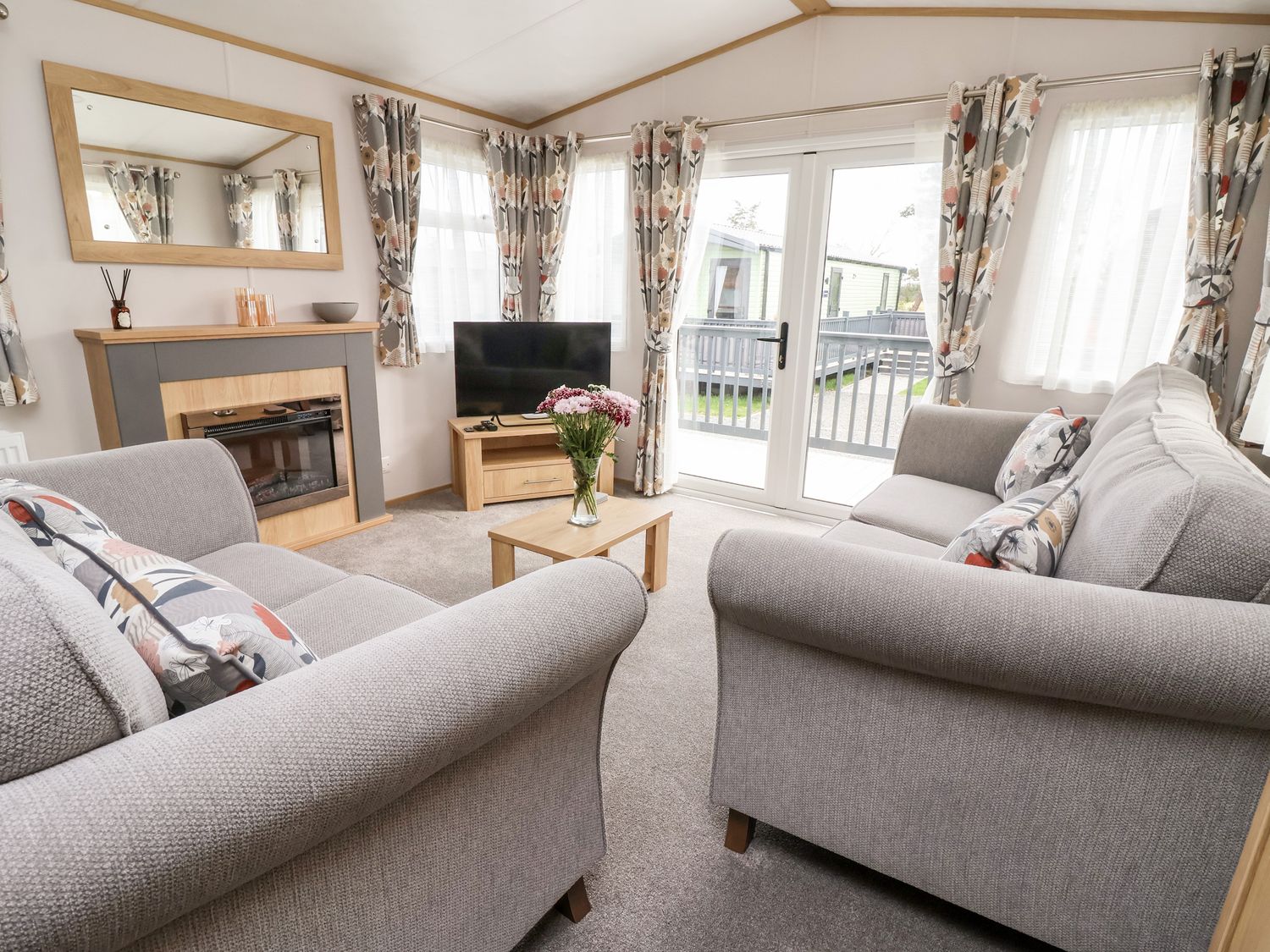 Silverdale View is near Sherburn, in North Yorkshire. Two-bedroom lodge with hot tub. Near amenities